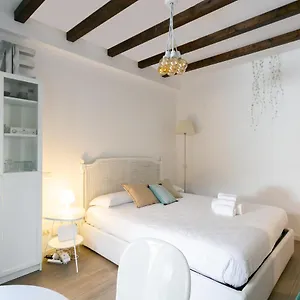 https://milano-apartments-santagostino.italymilanhotels.net